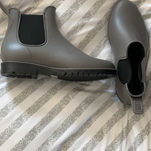 Women’s rain booties